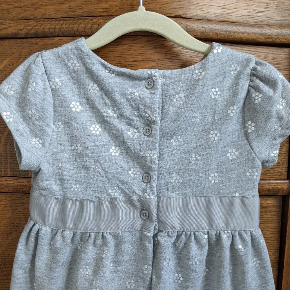 ⭐ Baby Gap Gray/Silver Flower print dress size 3